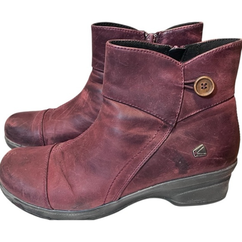Keen Women’s Mora Mid Button Boots in Burgundy 
Size 10